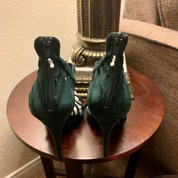 Italian made suede heels - Picture 3 of 3